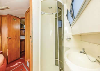 Boat interior image 4